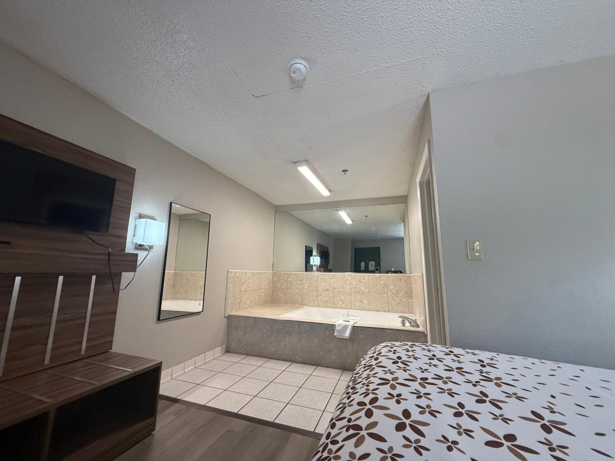 Country Hearth Inn & Suites Augusta Kültér fotó