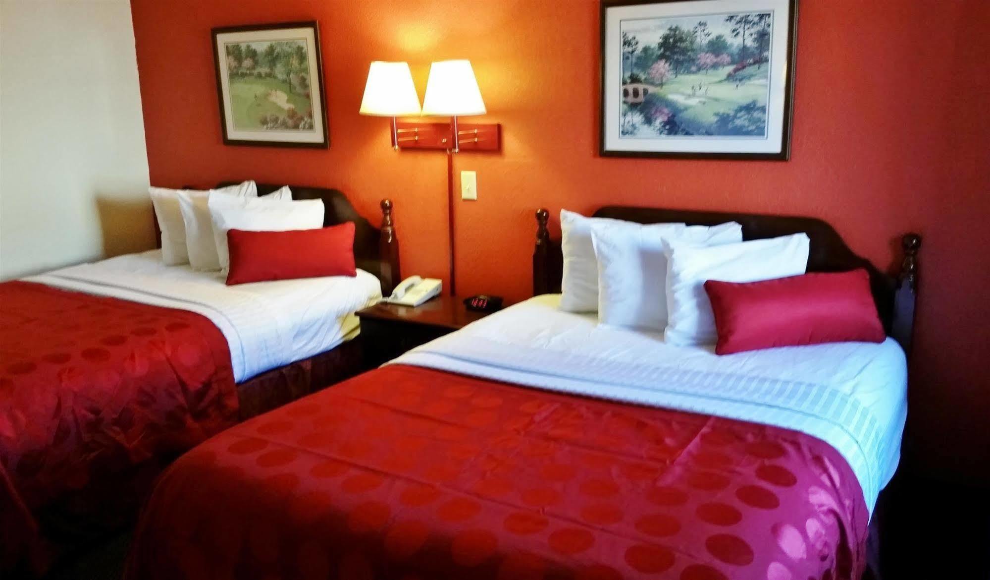 Country Hearth Inn & Suites Augusta Kültér fotó