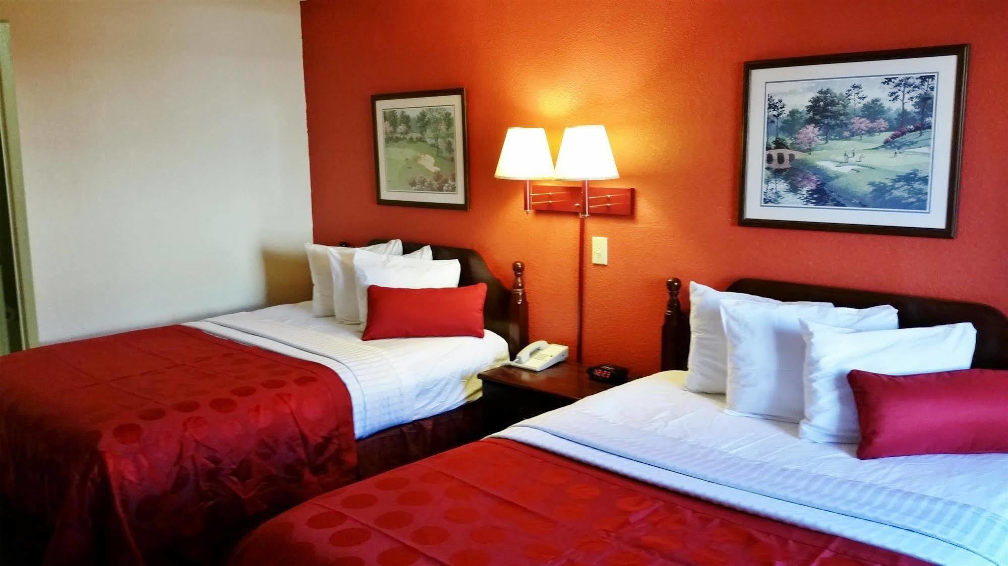 Country Hearth Inn & Suites Augusta Kültér fotó